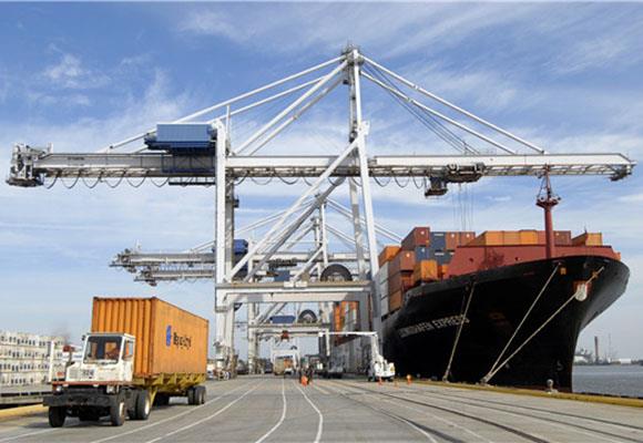 Корабен контейнерен кран на кораба