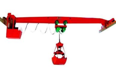 Еднополезен железопътен кран с грайфер